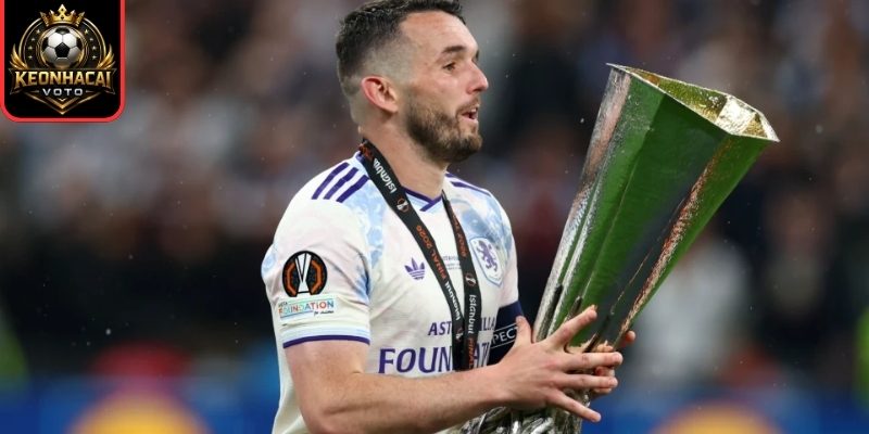 Martinez gãy ngón tay vẫn bắt chính, Aston Villa vô địch Europa League đầy cảm xúc 2 Aston Villa kết thúc 44 năm chờ cúp châu Âu